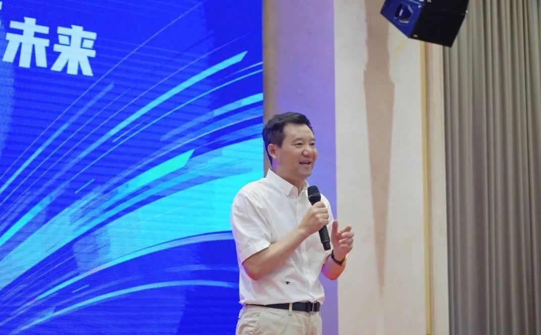 Sr. Qian Lindi Presidente de Canlon