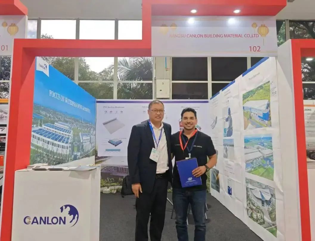 Canlon apareci&oacute; en la exposici&oacute;n de materiales de construcci&oacute;n de Columbia International