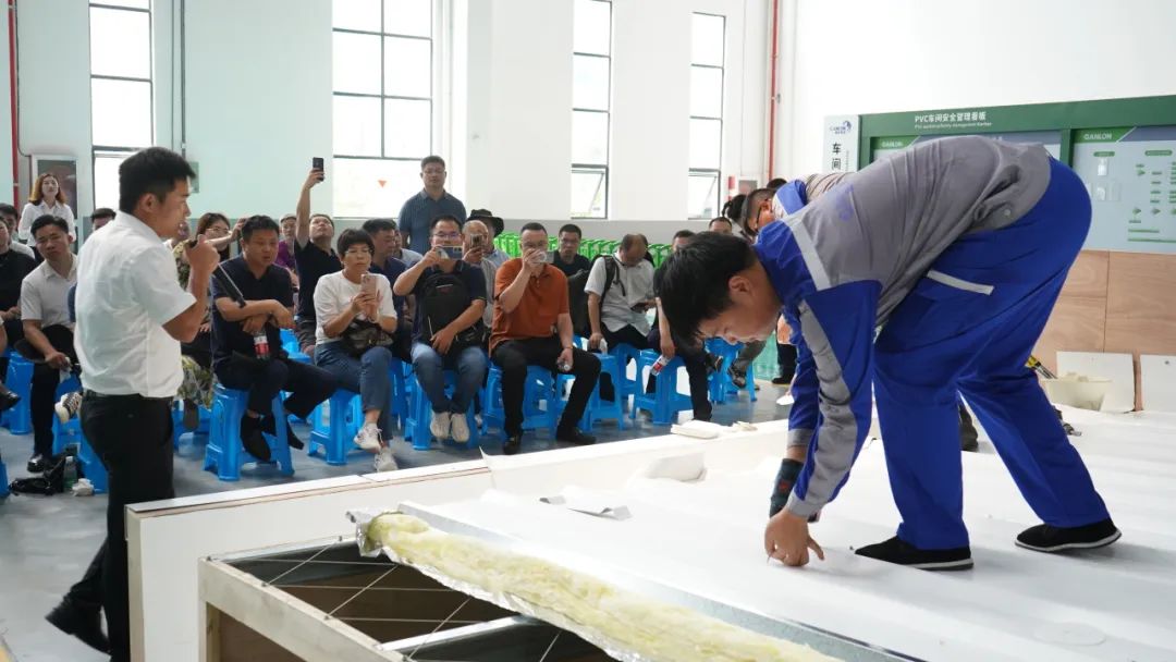 Demostraci&oacute;n de instalaci&oacute;n de techo Canlon