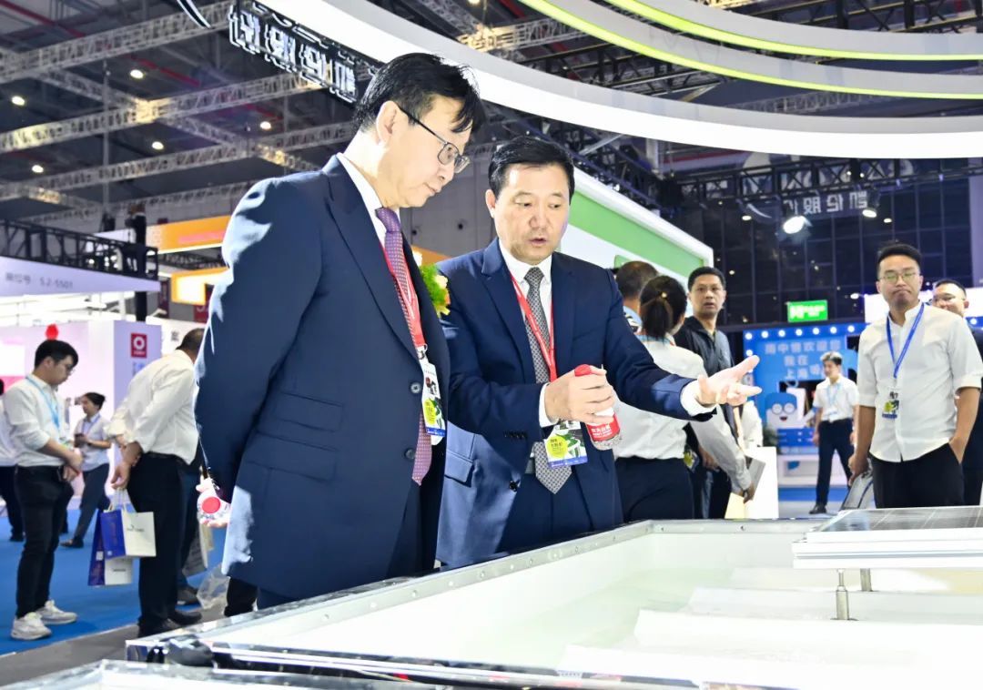 Canlon asisti&oacute; a la exhibici&oacute;n de tecnolog&iacute;a impermeable de techos y edificios de China International 2024