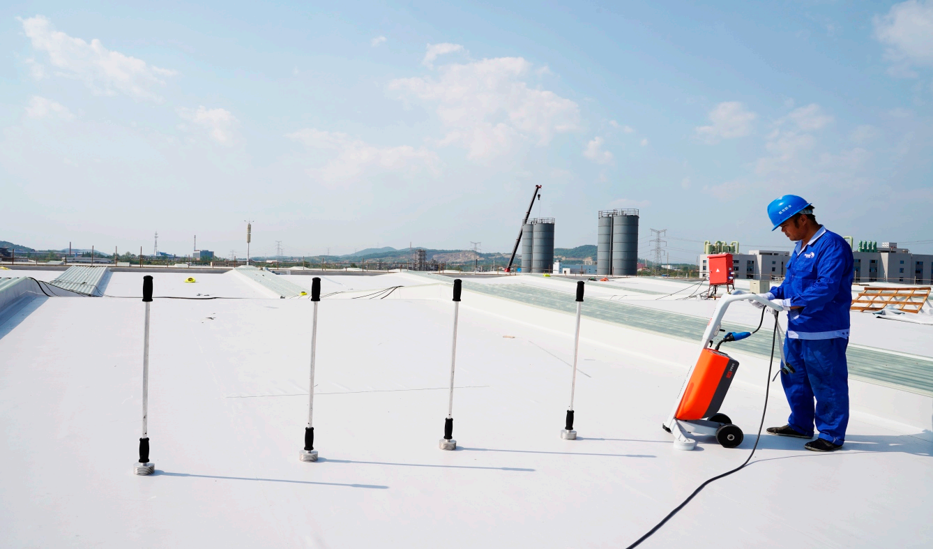 Proceso de instalación de membranas para techos de PVC