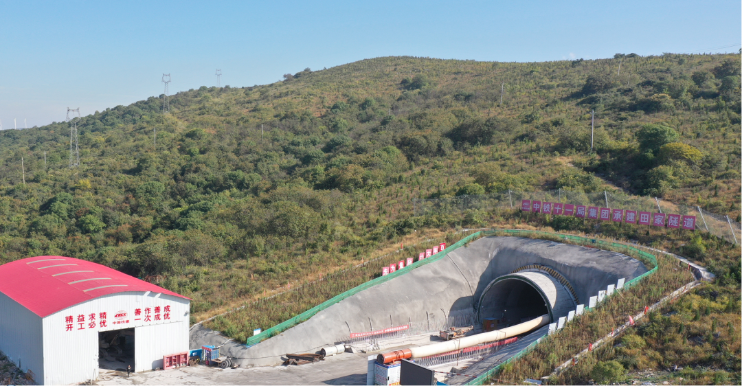 Artesano Canlon |Túnel de Tianjia del ferrocarril de alta velocidad Shanghái-Chongqing-Chengdu, que adopta la placa impermeable y de drenaje autoadhesiva de Canlon 