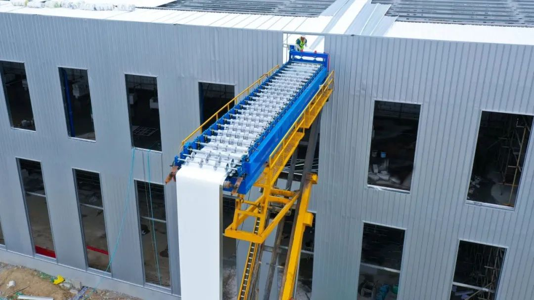 Canlón Tecnológico |¿Intente utilizar una máquina formadora de paneles corrugados en el aire para instalar paneles integrados TMP?