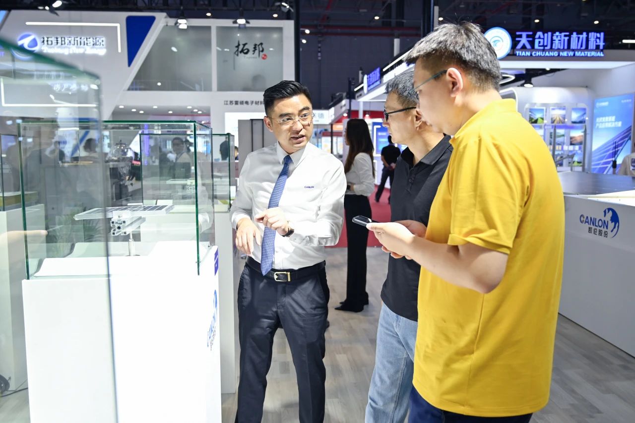 Clientes extranjeros visitaron el stand de Canlon en SNEC en Shanghai 1